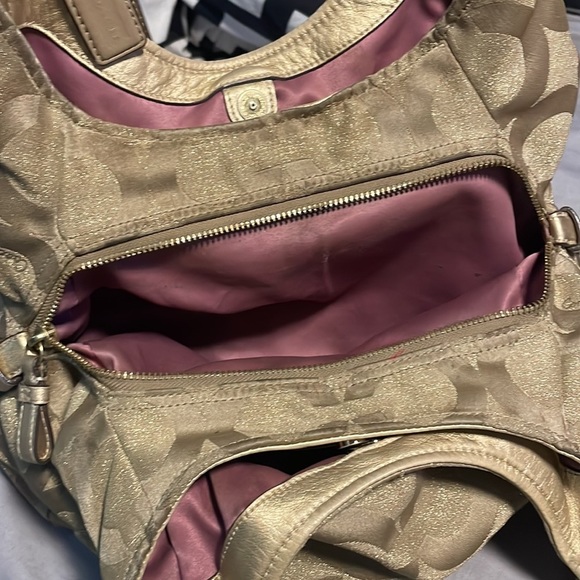 Coach - Boho Gold 3 pocket shoulder Bag. Dust bag not included - Picture 5 of 16